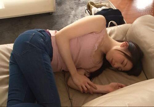 Chị dâu ngủ say tranh thủ chịch lén